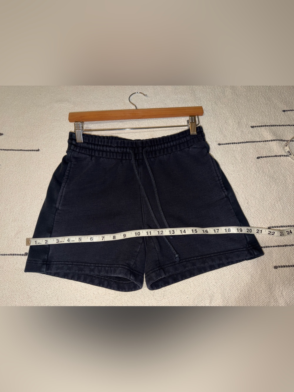 Aritzia Tna Boyfriend 5โ cozy fleece sweat shorts - Picture 7 of 13